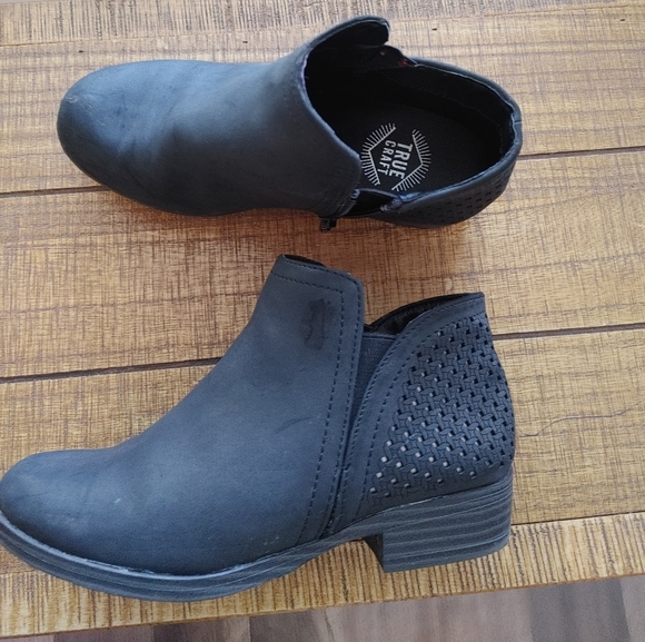 EUC Girls Black Ankle Boots - Picture 3 of 3